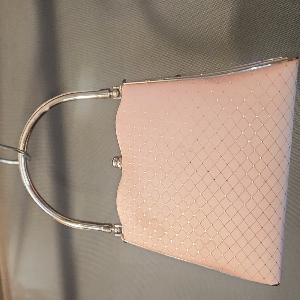 Elegant Pink Handbag - Picture 3 of 4